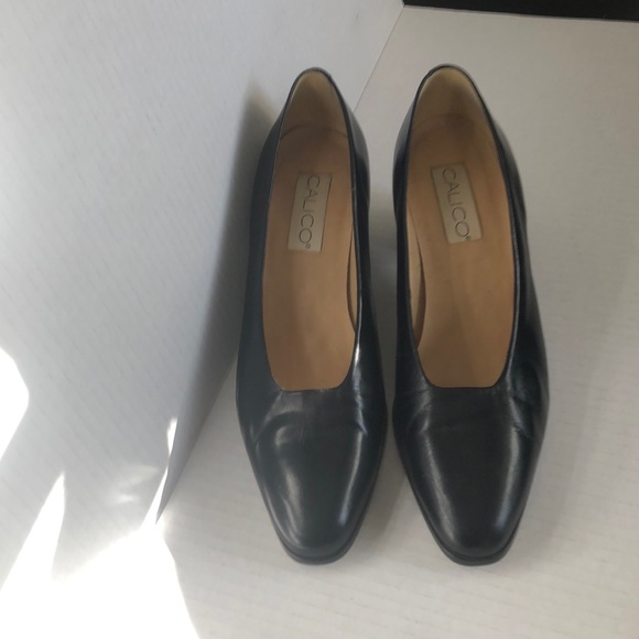 Shoes - Picture 4 of 5